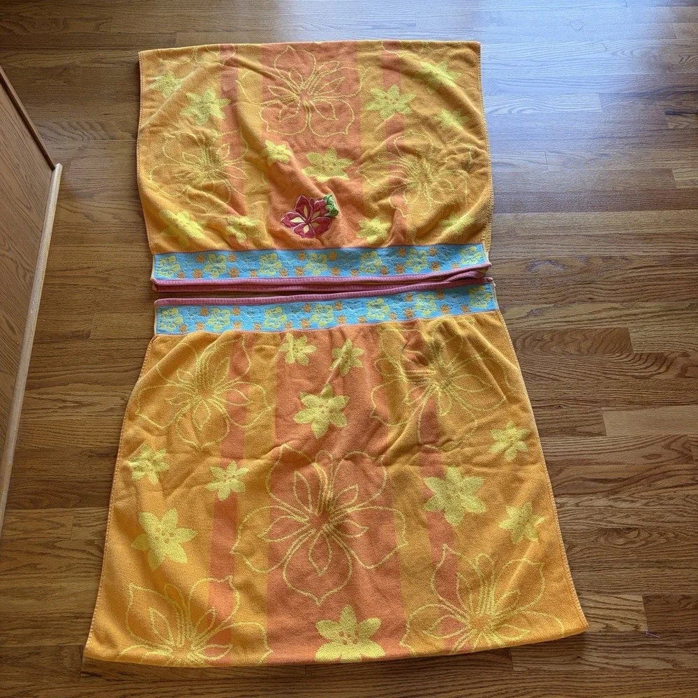 2 Vintage 90s Hibiscus Beach Towels Multicolor Embroider Appliqué Tropical Boho